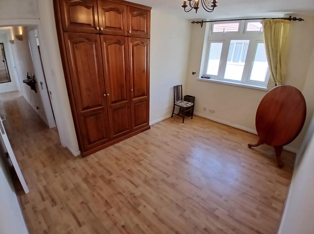 Image of Apartment - 2 Bedrooms - 1 Bathrooms for Sale in Brympton-Gibraltar, Image 5